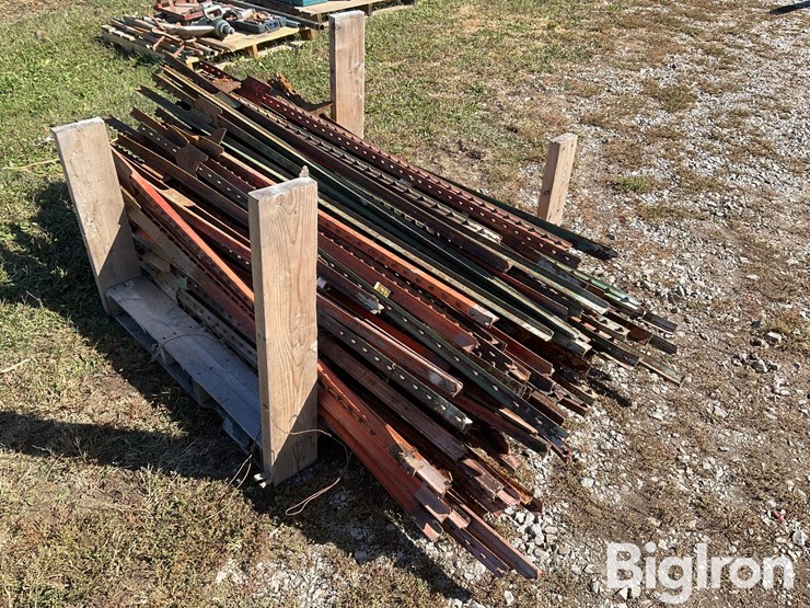 pallet-of-steel-fence-posts-image-5