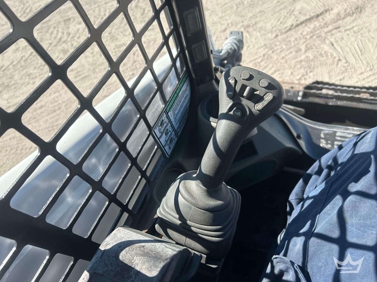 2017-bobcat-t450-image-13