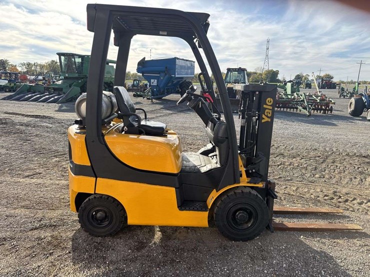 2016-yale-fork-lift-image-6