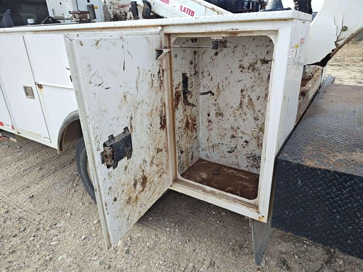 2017-ford-f550-image-40