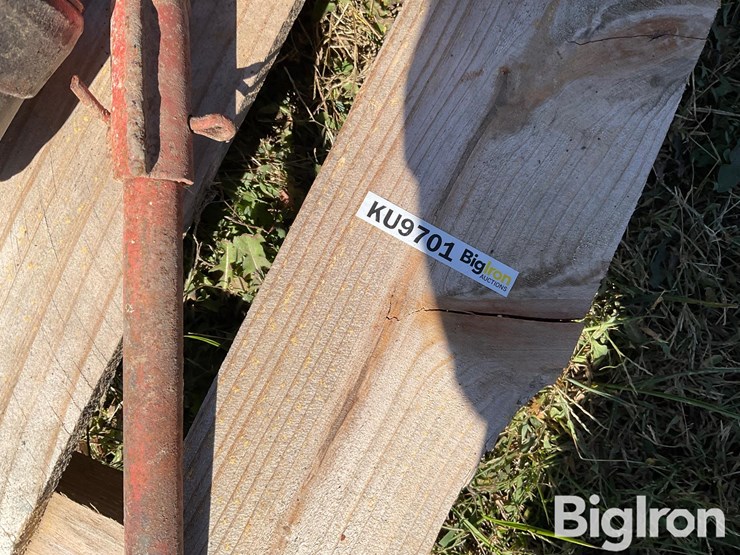 two-pallets-of-misc-tractor-parts-image-13