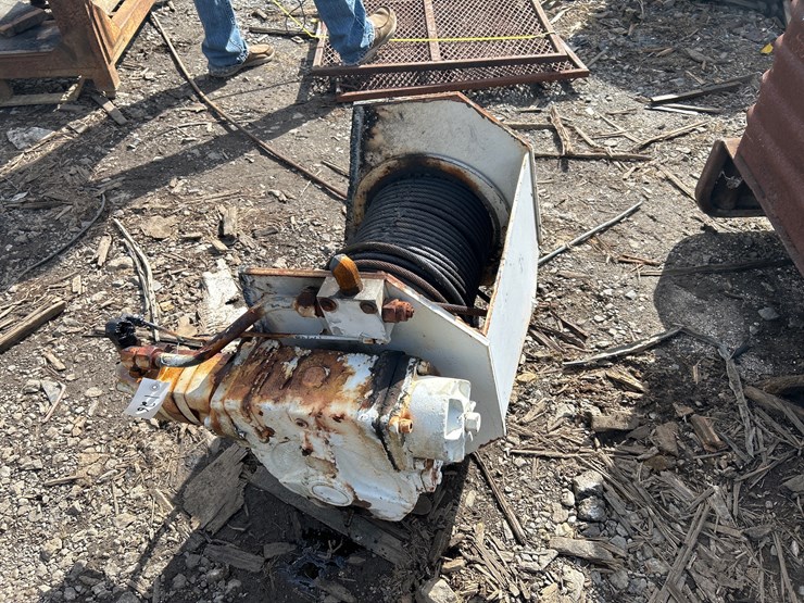 #126-•-hydraulic-winch-image-2