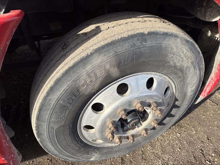 2013-freightliner-cascadia-125-image-20