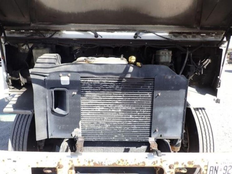 2013-freightliner-mt55-image-30