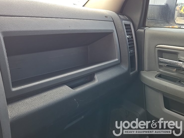 2014-dodge-service-truck-image-98