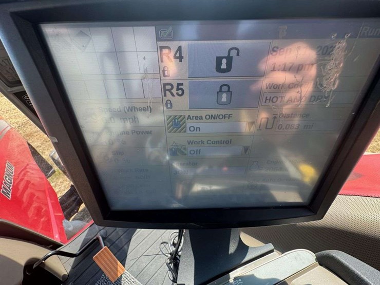 2014-case-ih-235-image-25