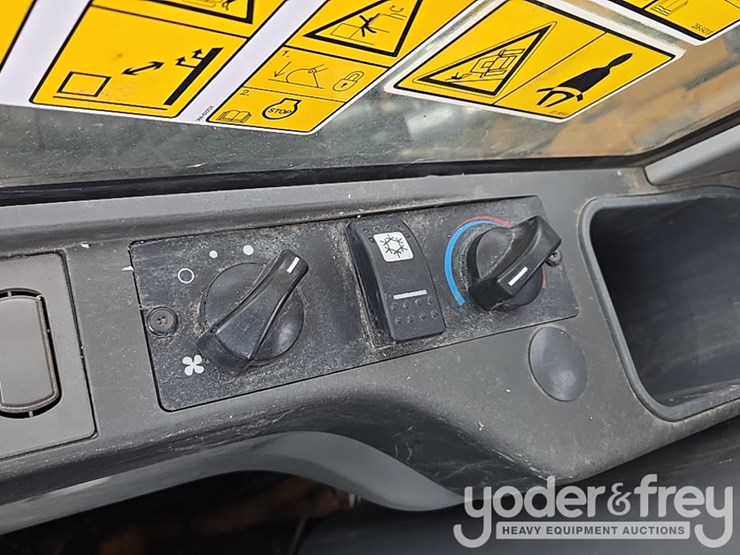 2016-caterpillar-312fgc-image-107