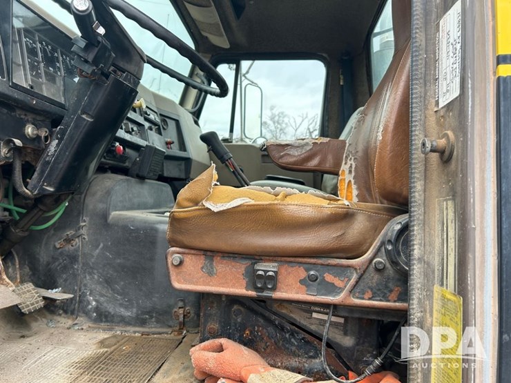 1992-ihc-8100-truck-(cp1306,-unit-431)-image-17