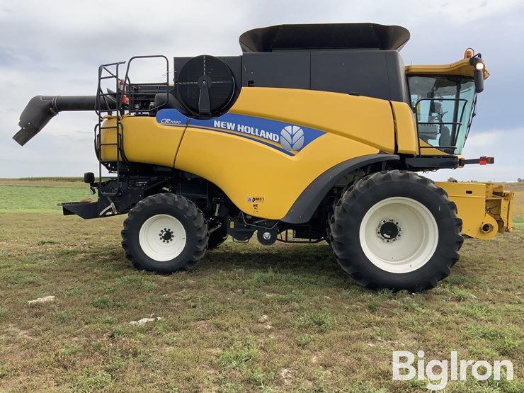 2013-new-holland-cr7090-image-4