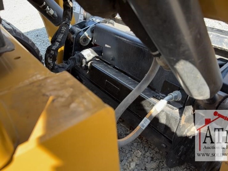 2023-caterpillar-289d3-image-25