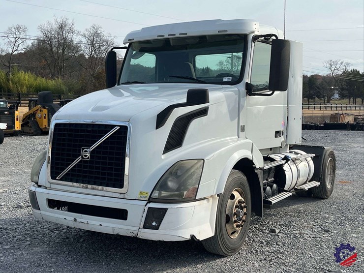 2016-volvo-d11-s/a-truck-tractor-image-12