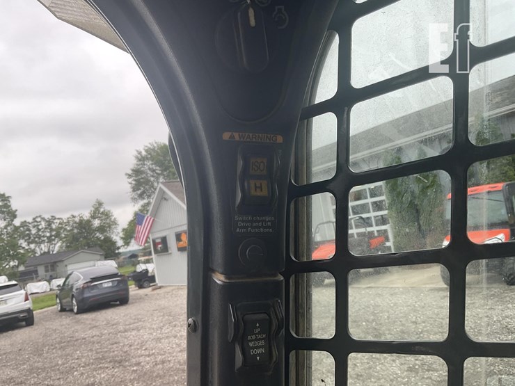 2021-bobcat-t870-image-22