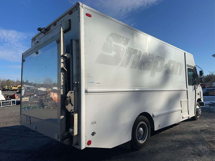 2008-freightliner-mt45-image-5