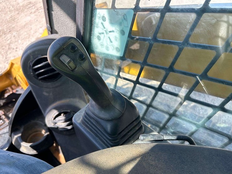 2021-caterpillar-289d3-compact-track-loader-skid-steer-image-17