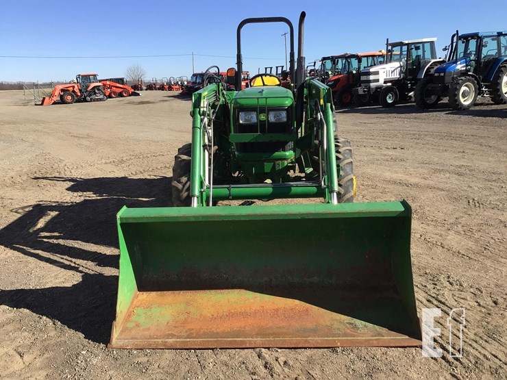 2014-john-deere-5045e-image-9
