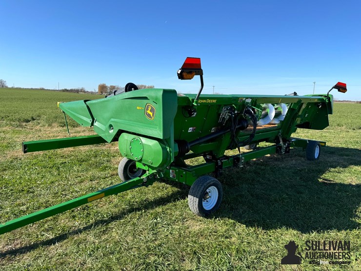 2022-john-deere-c8r-image-1