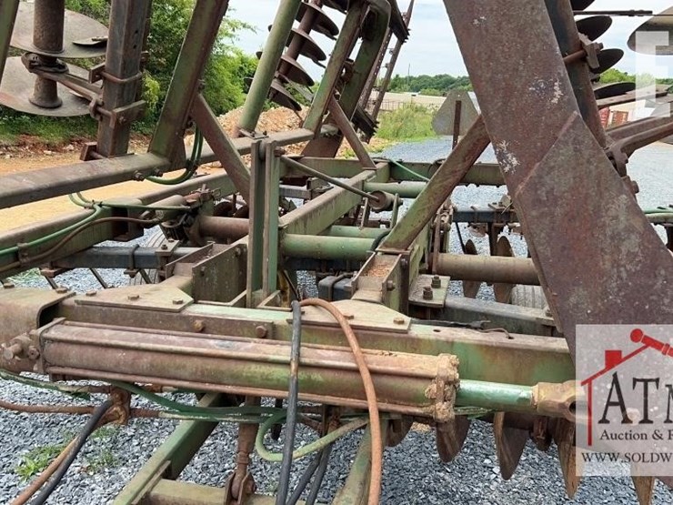 john-deere-230-image-4