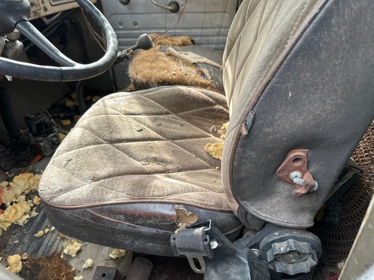 #54-•-1960-international-wrecker-image-8