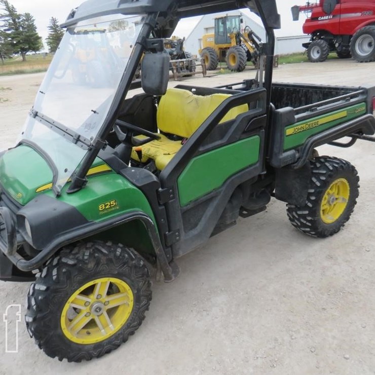 JOHN DEERE GATOR XUV 825I