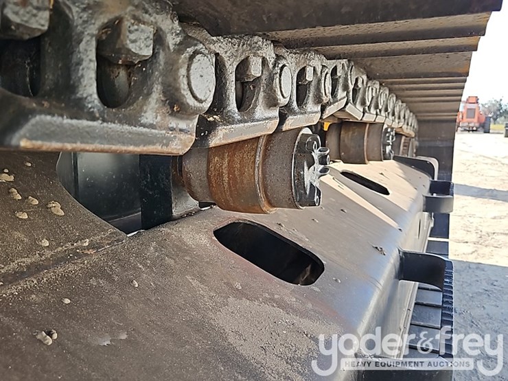 2019-caterpillar-320-image-11