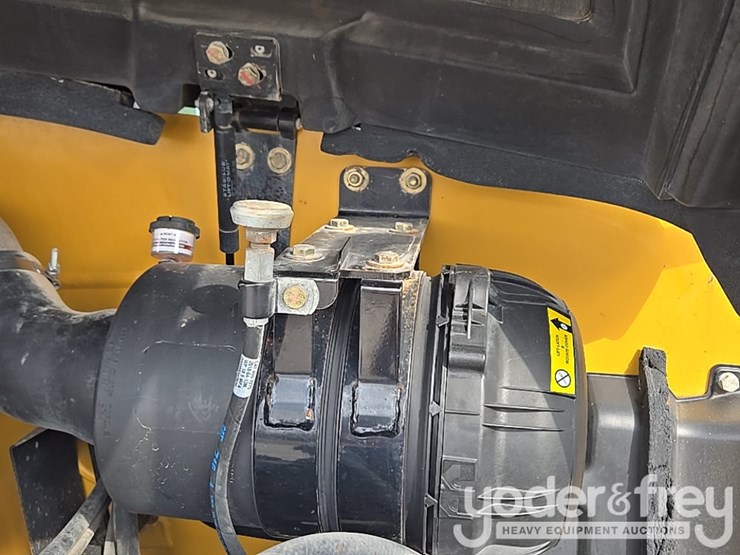 2019-caterpillar-tl1255d-image-90