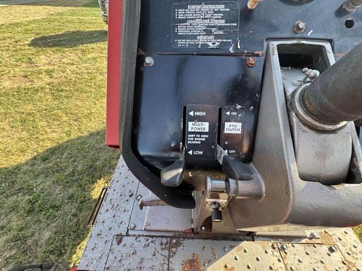 1977-massey-ferguson-1135-image-14