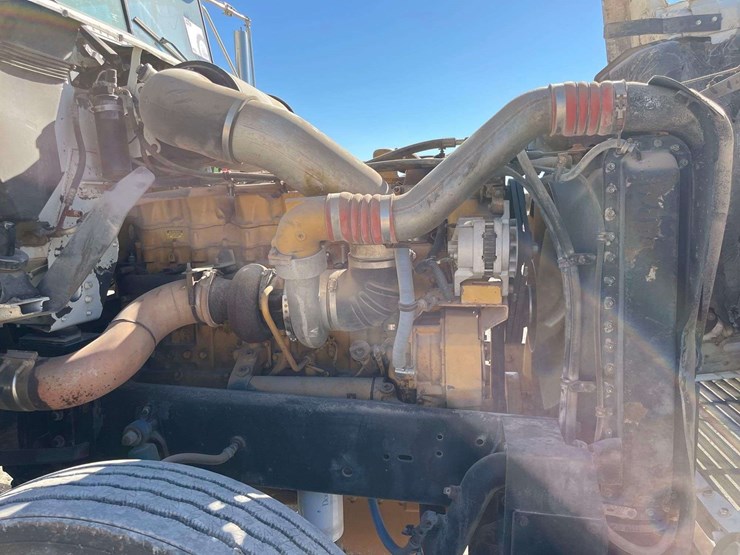 1995-freightliner-fld120-image-10