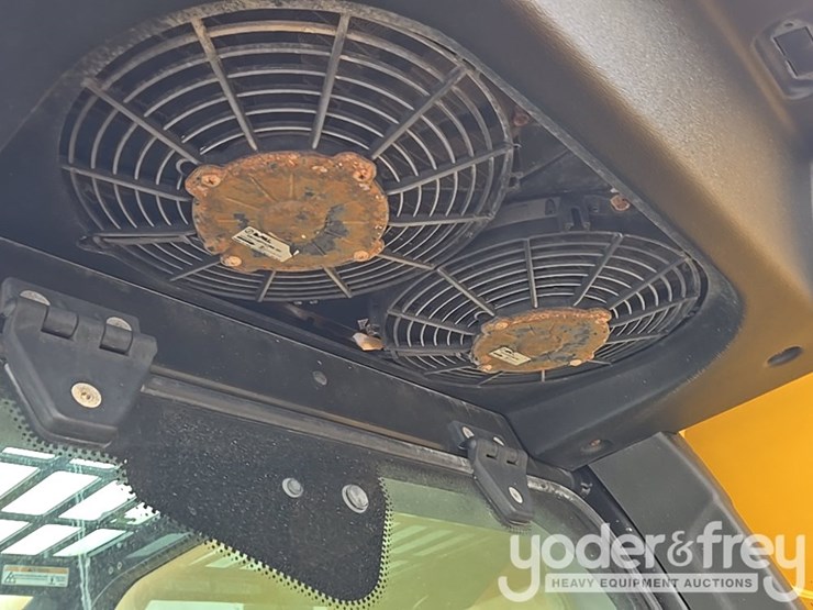 2019-caterpillar-tl1255d-image-112