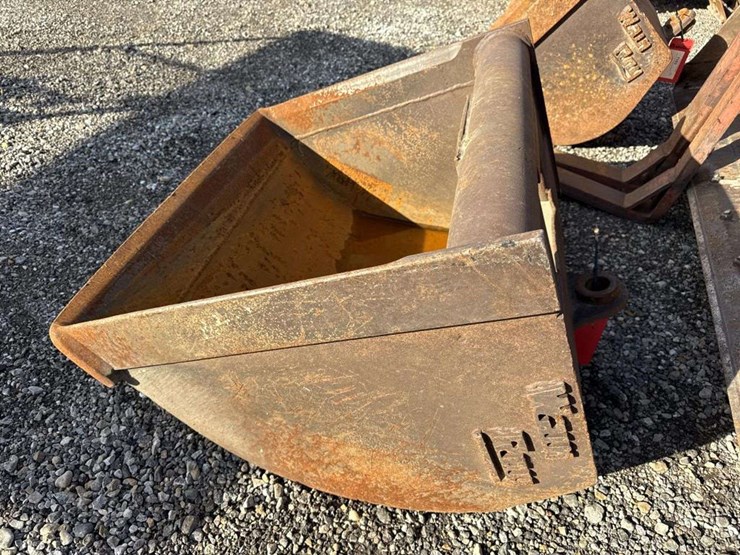 wain-roy-34in-smooth-bucket-for-backhoe-image-5