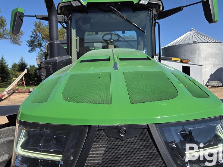 2021-john-deere-8r-250-image-10