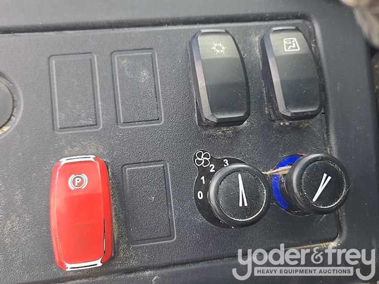 2019-caterpillar-tl1255d-image-123