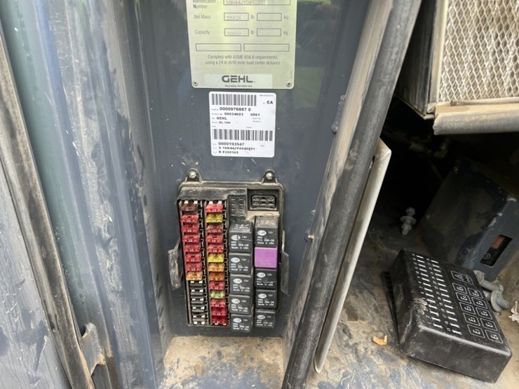 2007-gehl-dl10h44-image-13