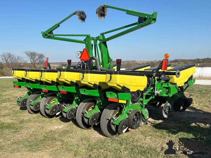 2021-john-deere-1765-image-5