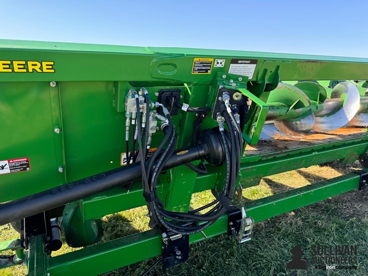 2022-john-deere-c8r-image-19