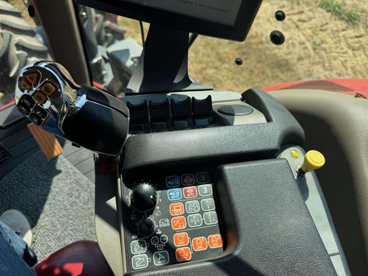 2014-case-ih-235-image-26