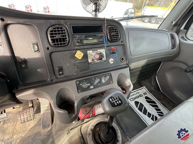 2005-freightliner-m2-business-class-s/a-water-truck-image-64