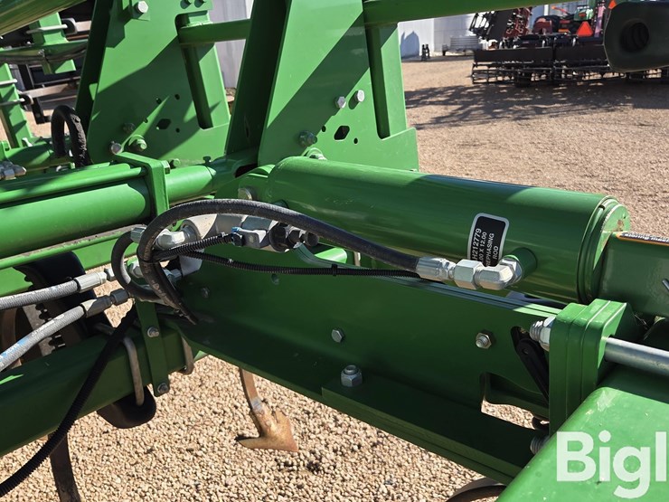 2014-john-deere-2210-image-10