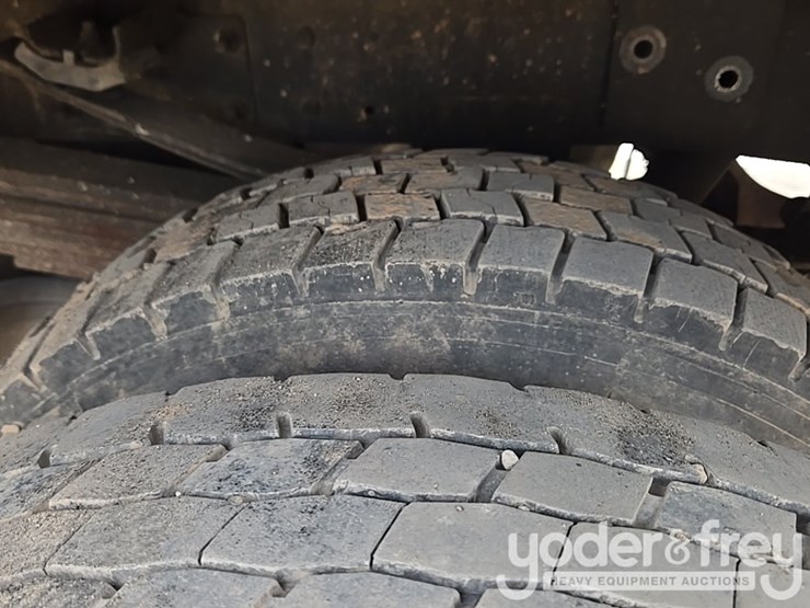 2014-dodge-service-truck-image-39