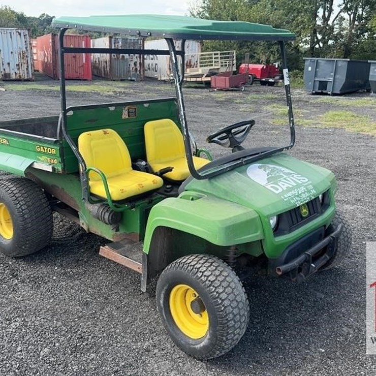 JOHN DEERE GATOR