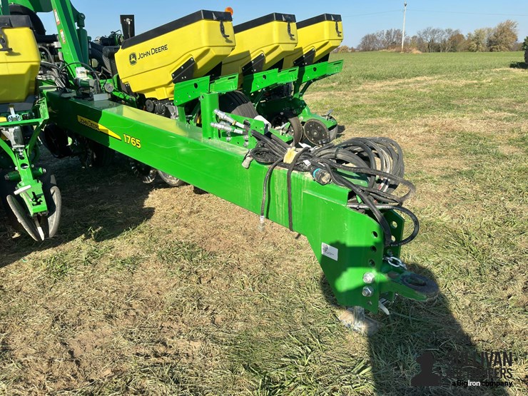 2021-john-deere-1765-image-10