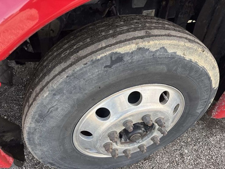 2013-freightliner-cascadia-125-image-9