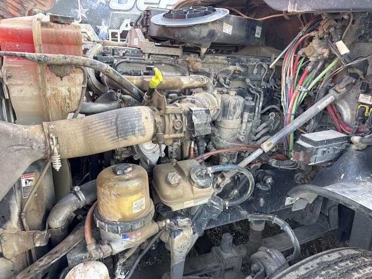 2013-freightliner-cascadia-125-image-21