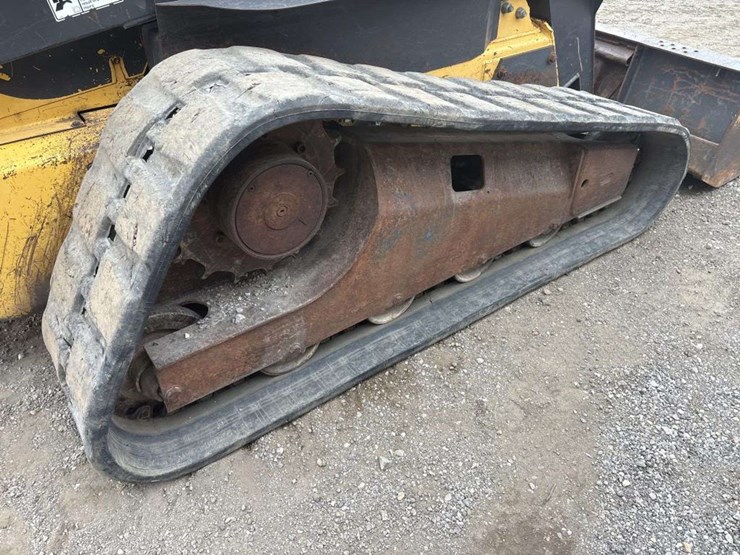 new-holland-c185-image-22