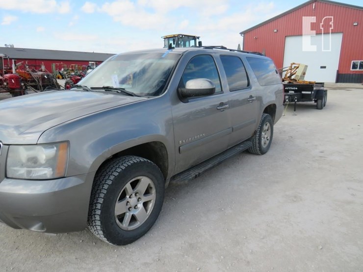 2008-chevrolet-suburban-image-1