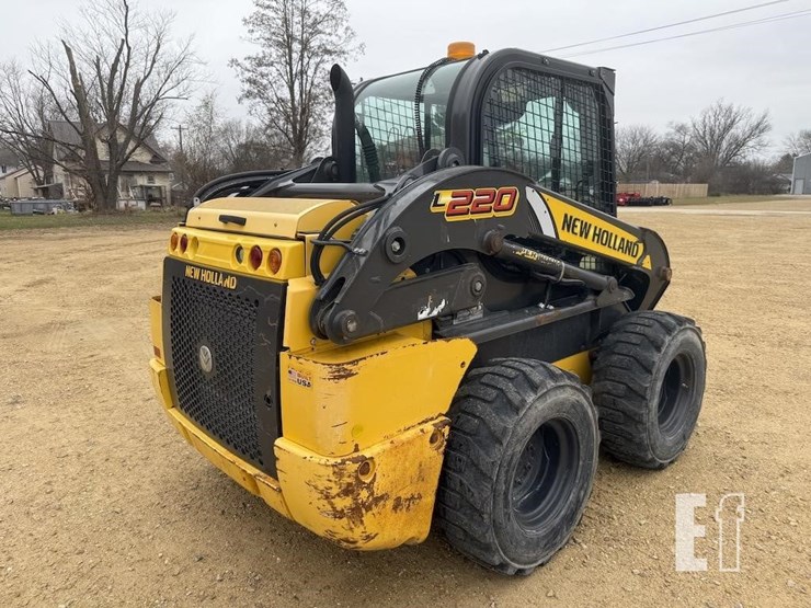 new-holland-l220-image-4