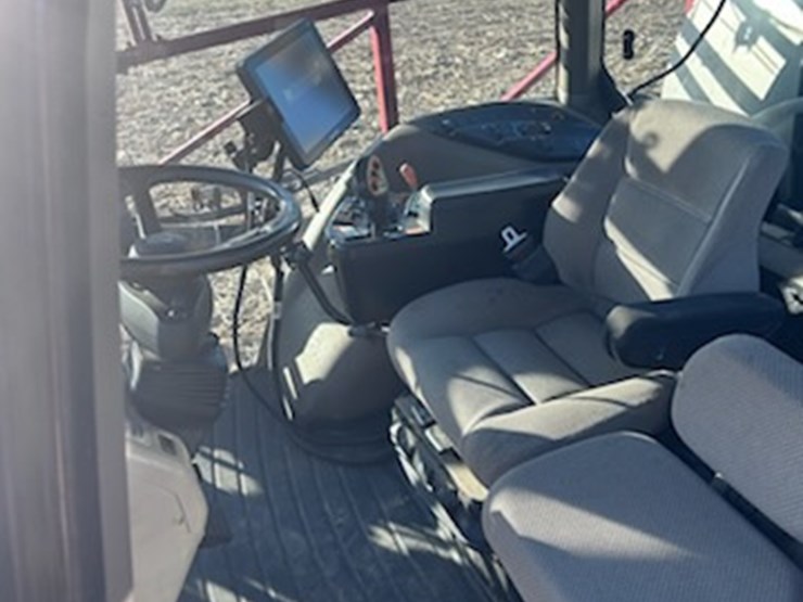 2011-case-ih-patriot-3330-image-16
