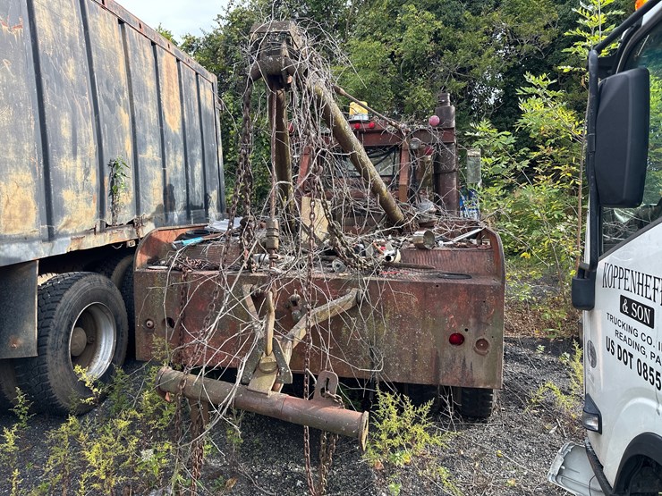 #54-•-1960-international-wrecker-image-5