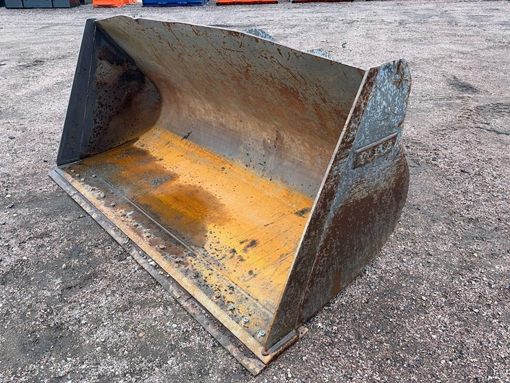 volvo-3-yard-bucket-image-1