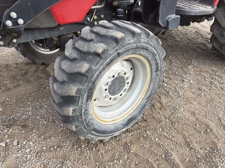 case-dx29-loader-tractor-image-13