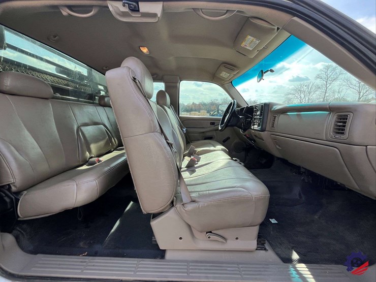 2002-chevrolet-silverado-flatbed-truck-image-53